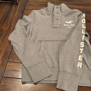 Hollister Men's 3 button Gray Sweater
